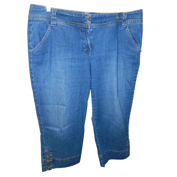 Charter Club Womens Blue Denim Capri Jeans Size 16W Classic Fit Button Accents - Picture 1 of 10